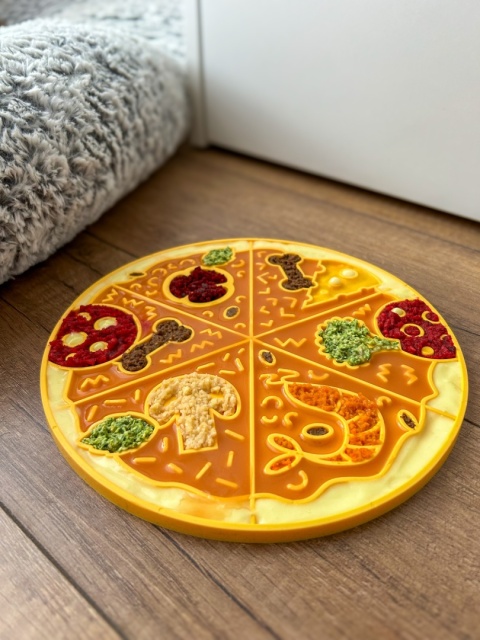 Fiboo Mata do lizania Fizza - uspokajająca mata dla kota w kształcie pizzy