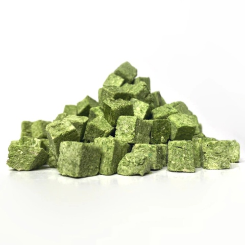 Dr Malou liofilizowany kurczak z trawą jęczmienną - przysmak dla kota mięsne kostki 50g